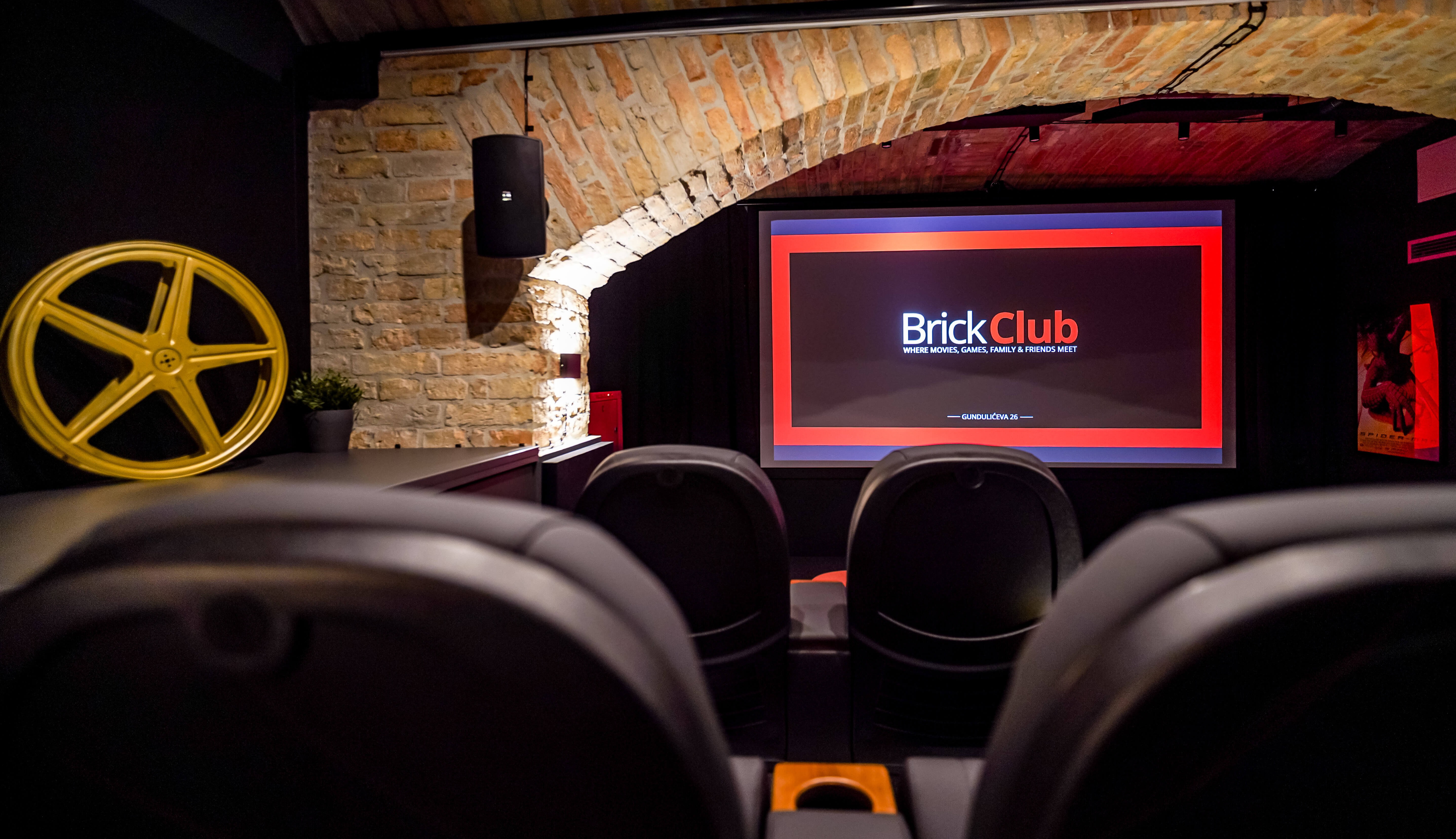 Profesionalni Audac ATEO6M zvu�nik u privatnom kinou BrickClub Zagreb za vrhunski audio do�ivljaj