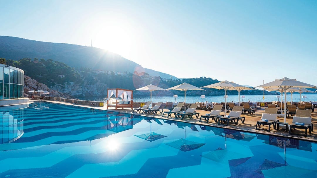 Audac vanjski zvunici uz bazen hotela Rixos Premium Dubrovnik