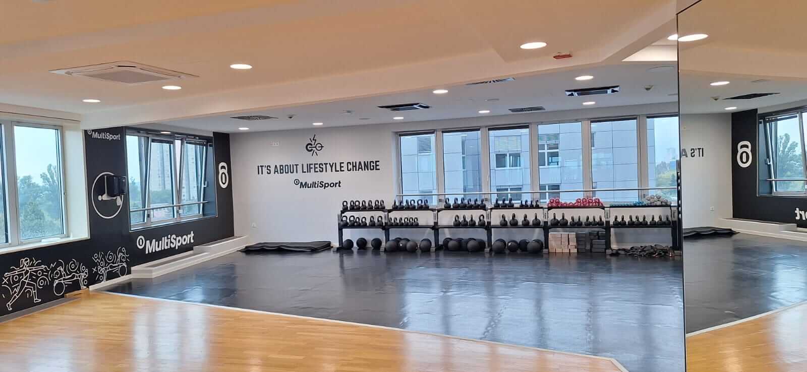 Ozvuenje fitness dvorane za grupne treninge – ugradbeni zvunici za jasnu komunikaciju i motivirajuu glazbu