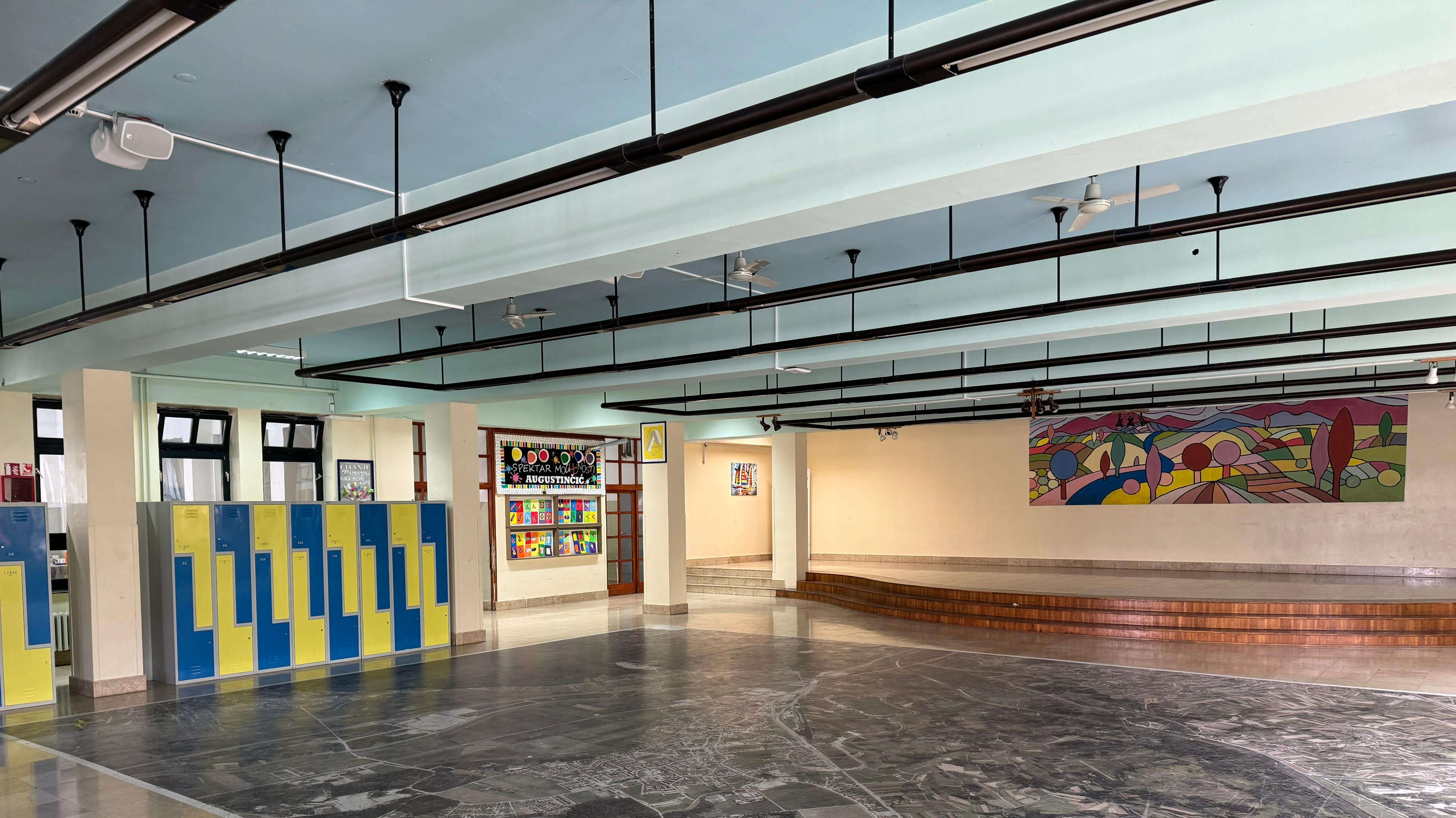 profesionalni zvu�nici za ozvu�enje �kole u u�ionici i hodniku