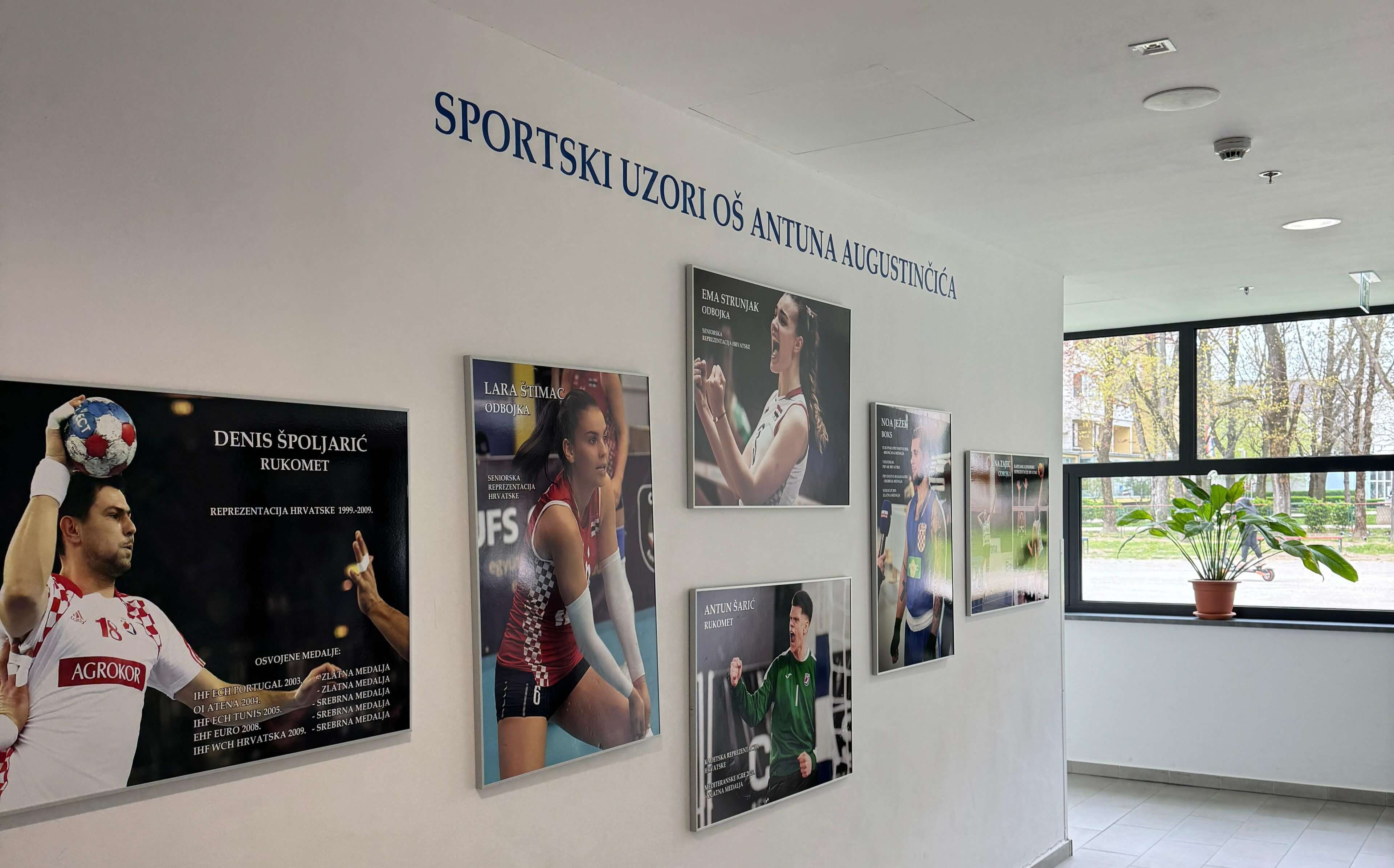 instalacija zvu�nika u hodniku za ozvu�enje �kole