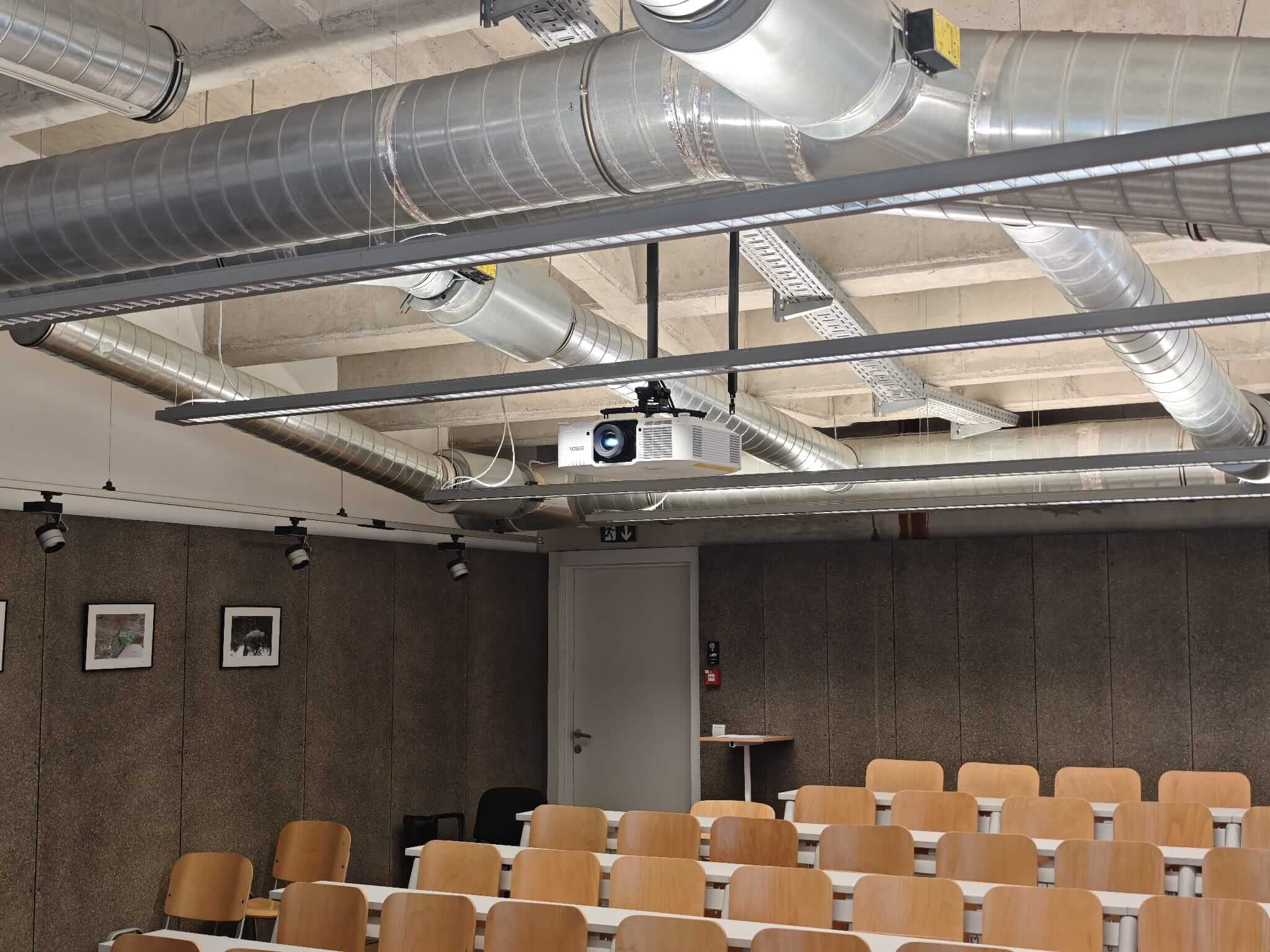 Epson instalacijski projektor u predavaonici Sveučilišta u Rijeci