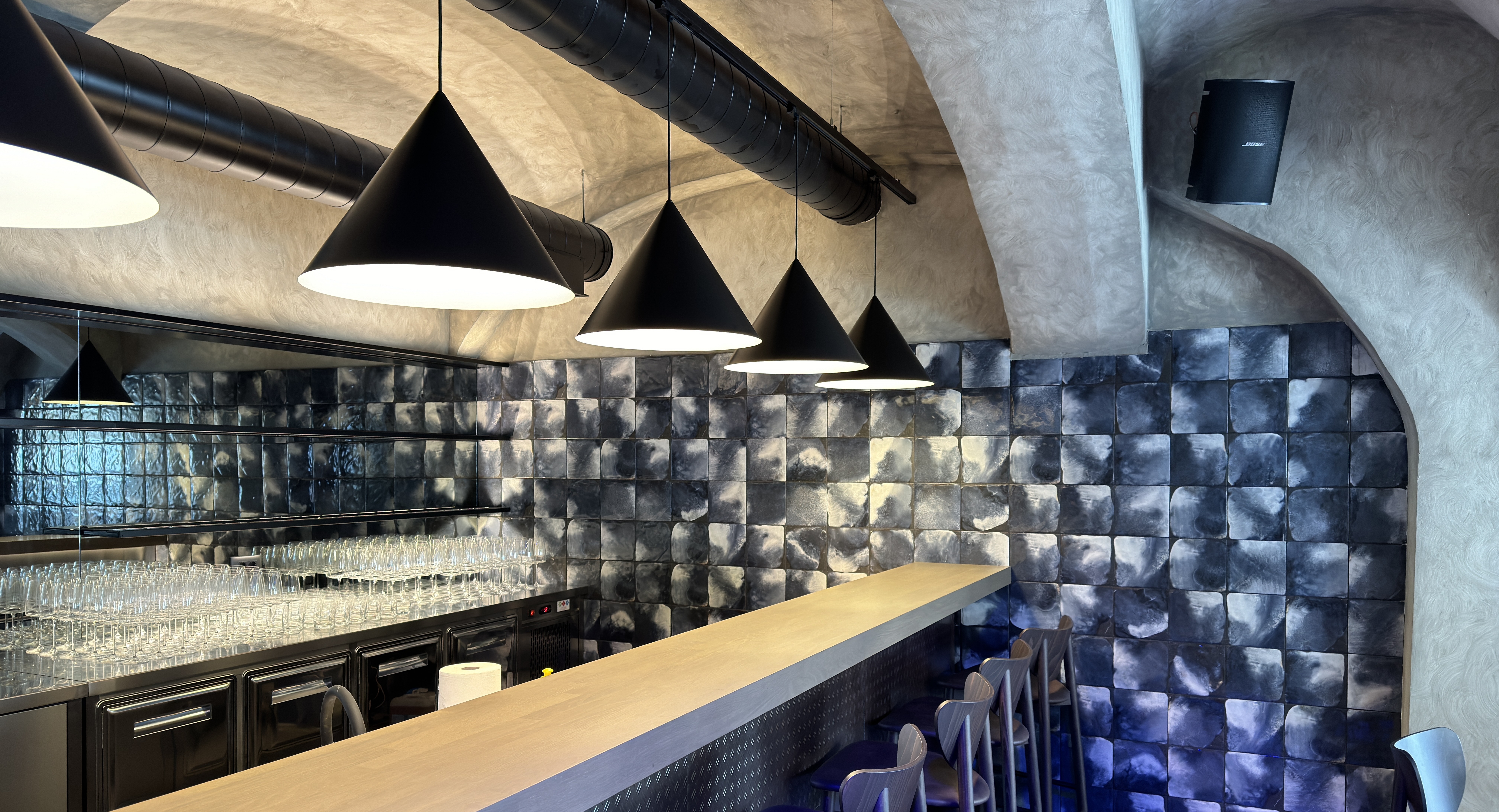 Bose zvunik za profesionalno ozvuenje ugostiteljskih objekata - restoran Hipokrat taste lab