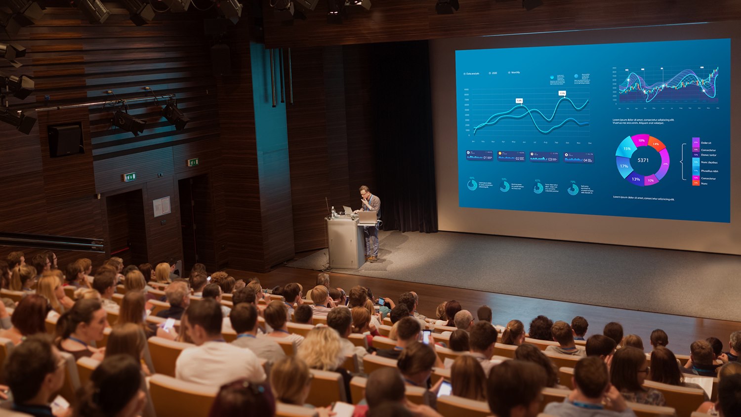 Profesionalna projekcija u auli fakulteta s Optoma ZK1120 i ZK1320 projektorima