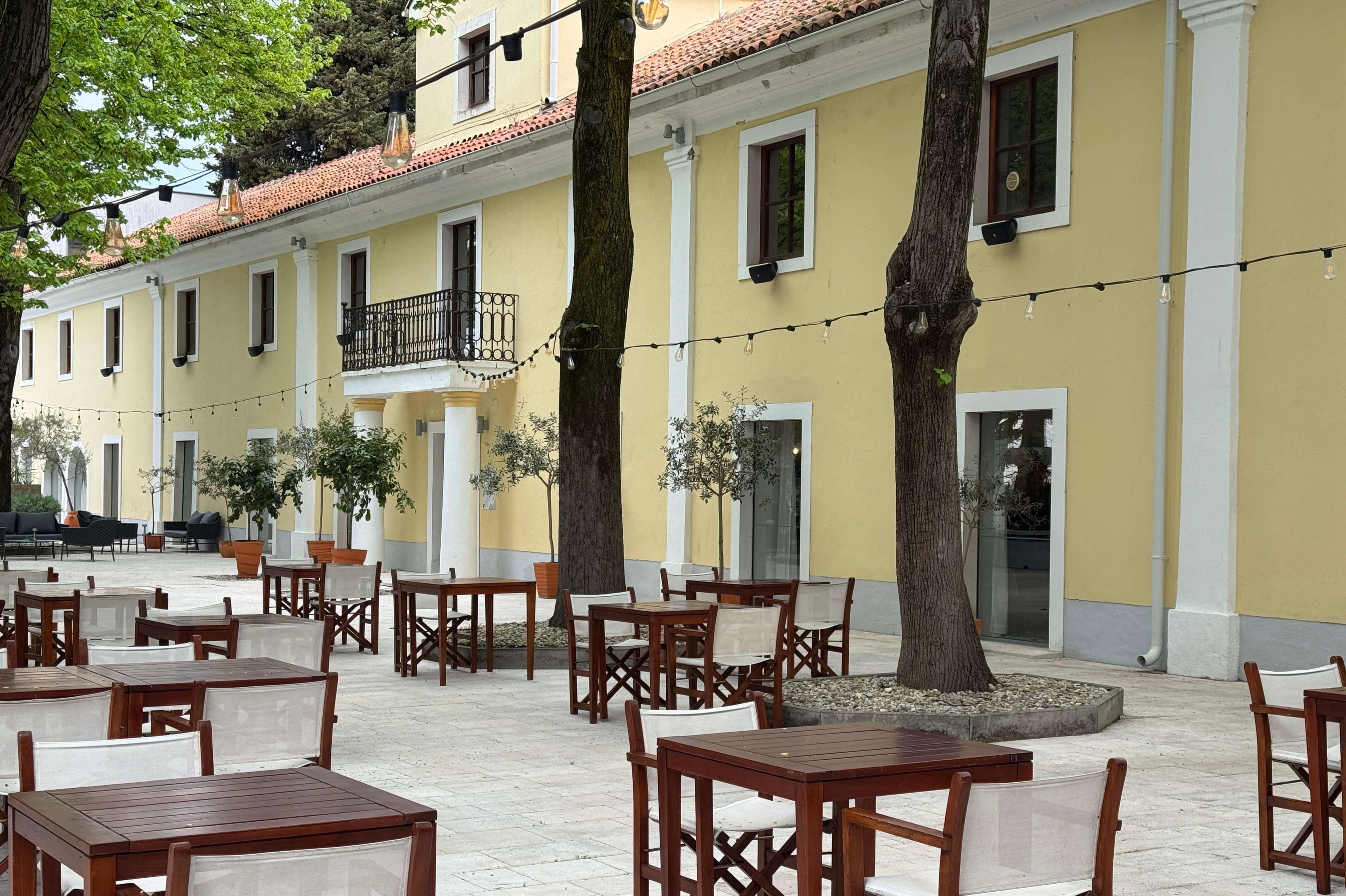 Ozvu�enje restorana vanjskim Audac zvu�nicima