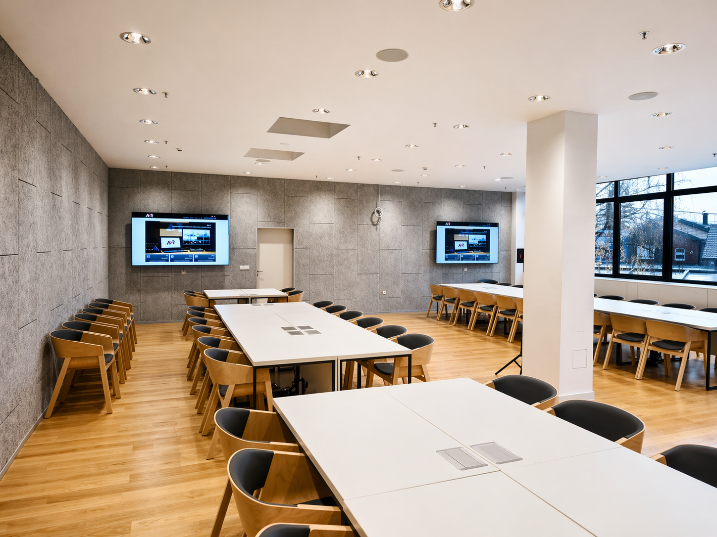 multifunkcionalna konferencijska dvorana s projektorima i AV sustavom za fakultet FSB Zagreb