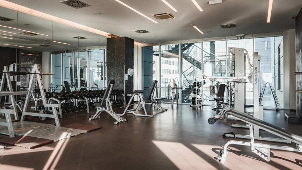 Fitness centar s ugraenim profesionalnim zvunicima za vrhunski zvuk