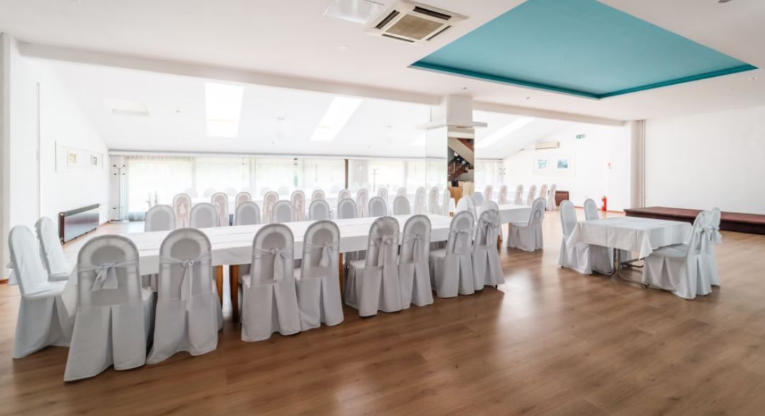 Hotelski restoran – vi�ezonski razglasni sustav