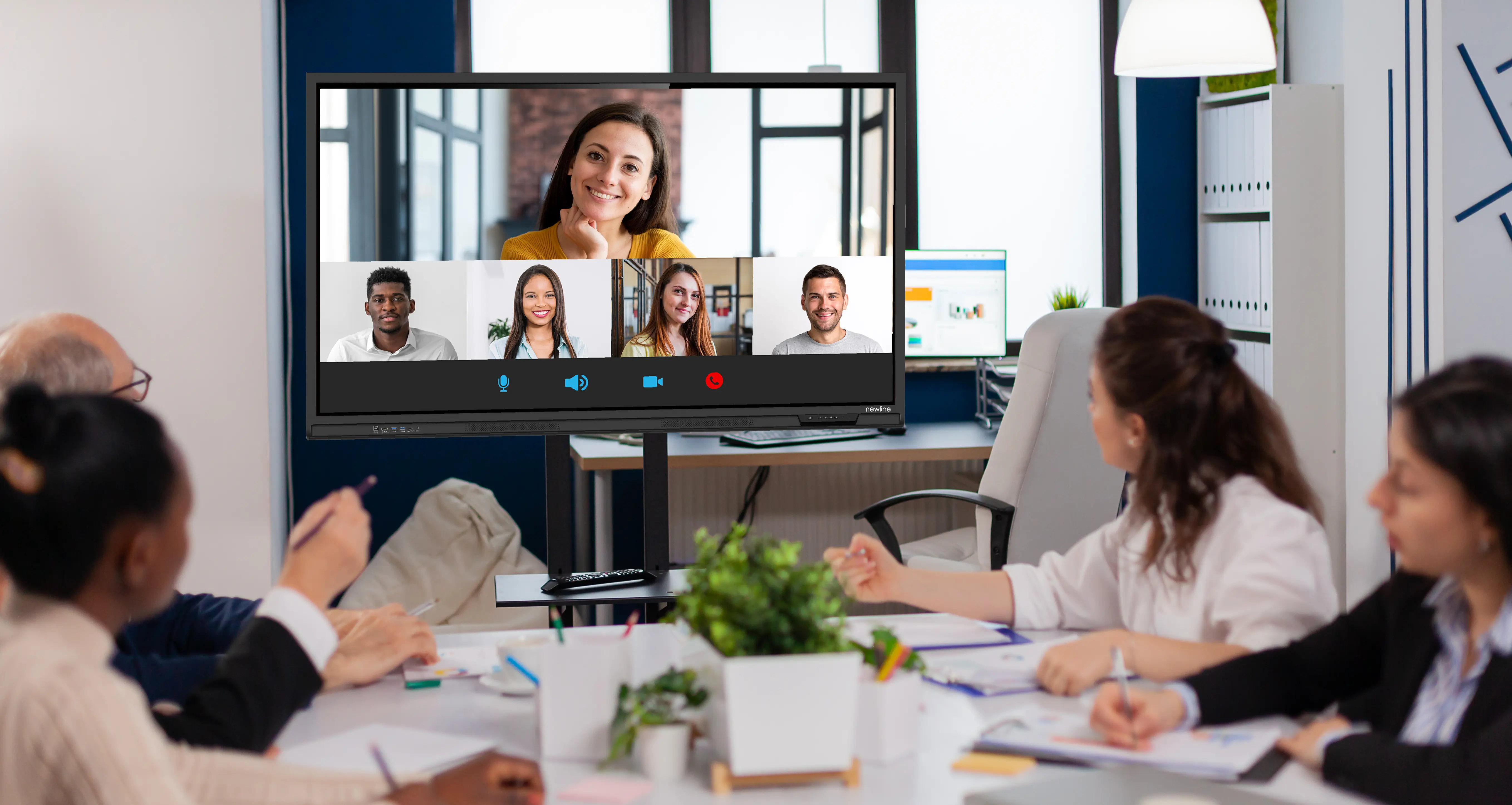 Video konferencija izmeu tima u uredu i kolega na daljinu