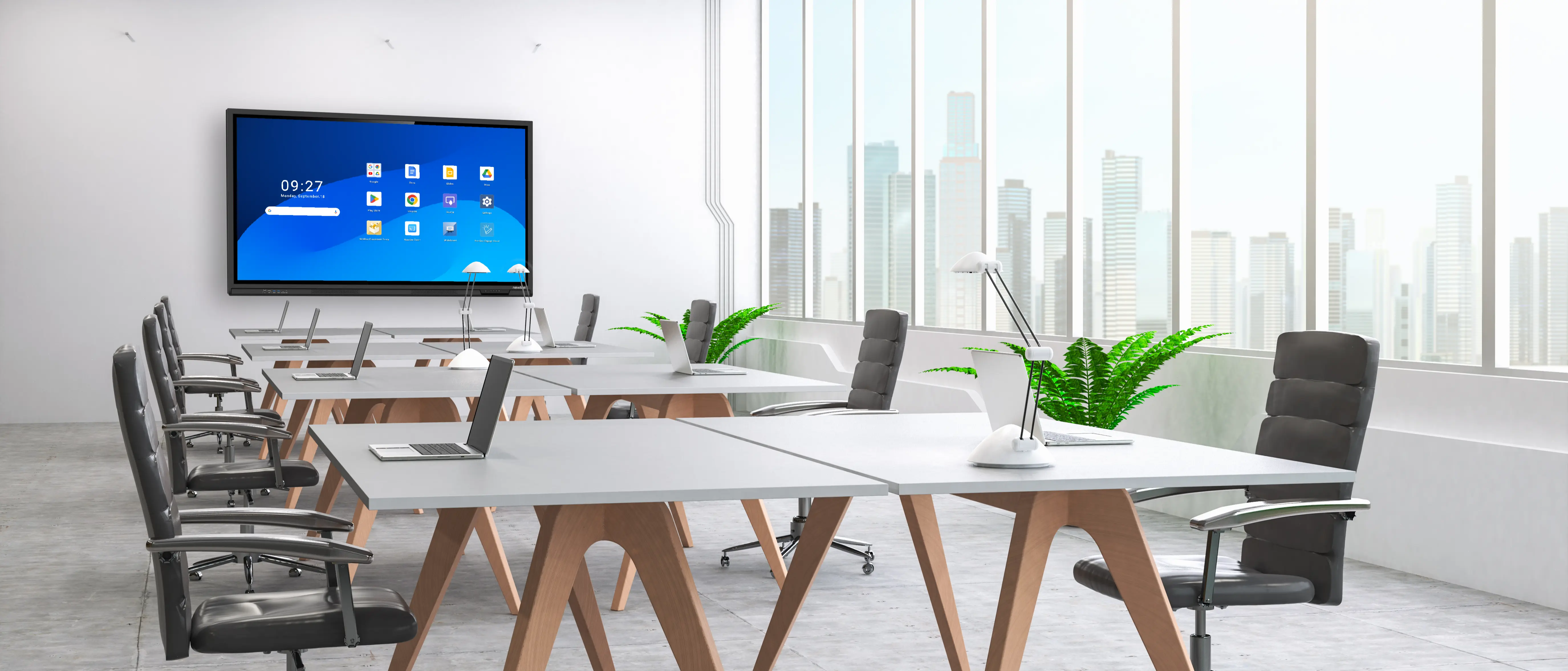 Velika dvorana s interaktivnim ekranom za hibridni sastanak