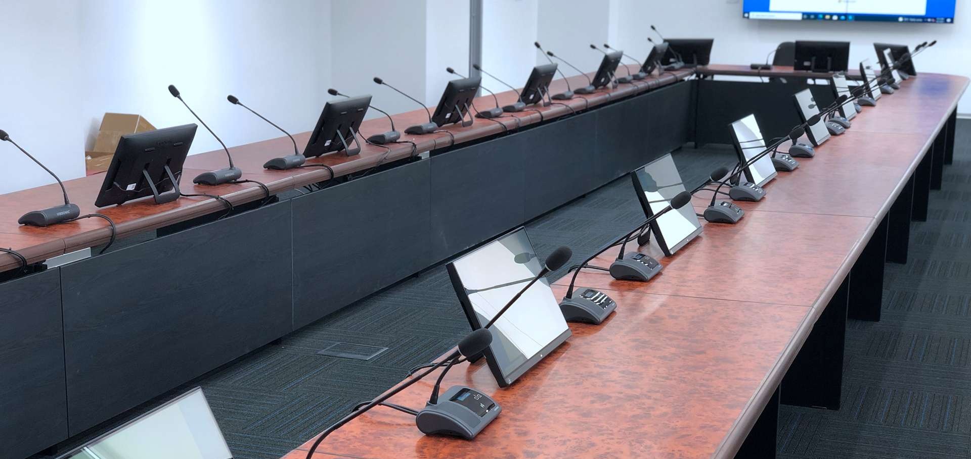 ugra�en konferencijski sustav u gradskoj vije�nici 