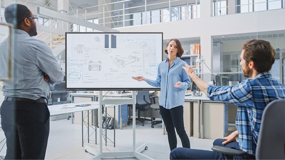 Interaktivni zaslon osjetljiv na dodir tijekom poslovne prezentacije