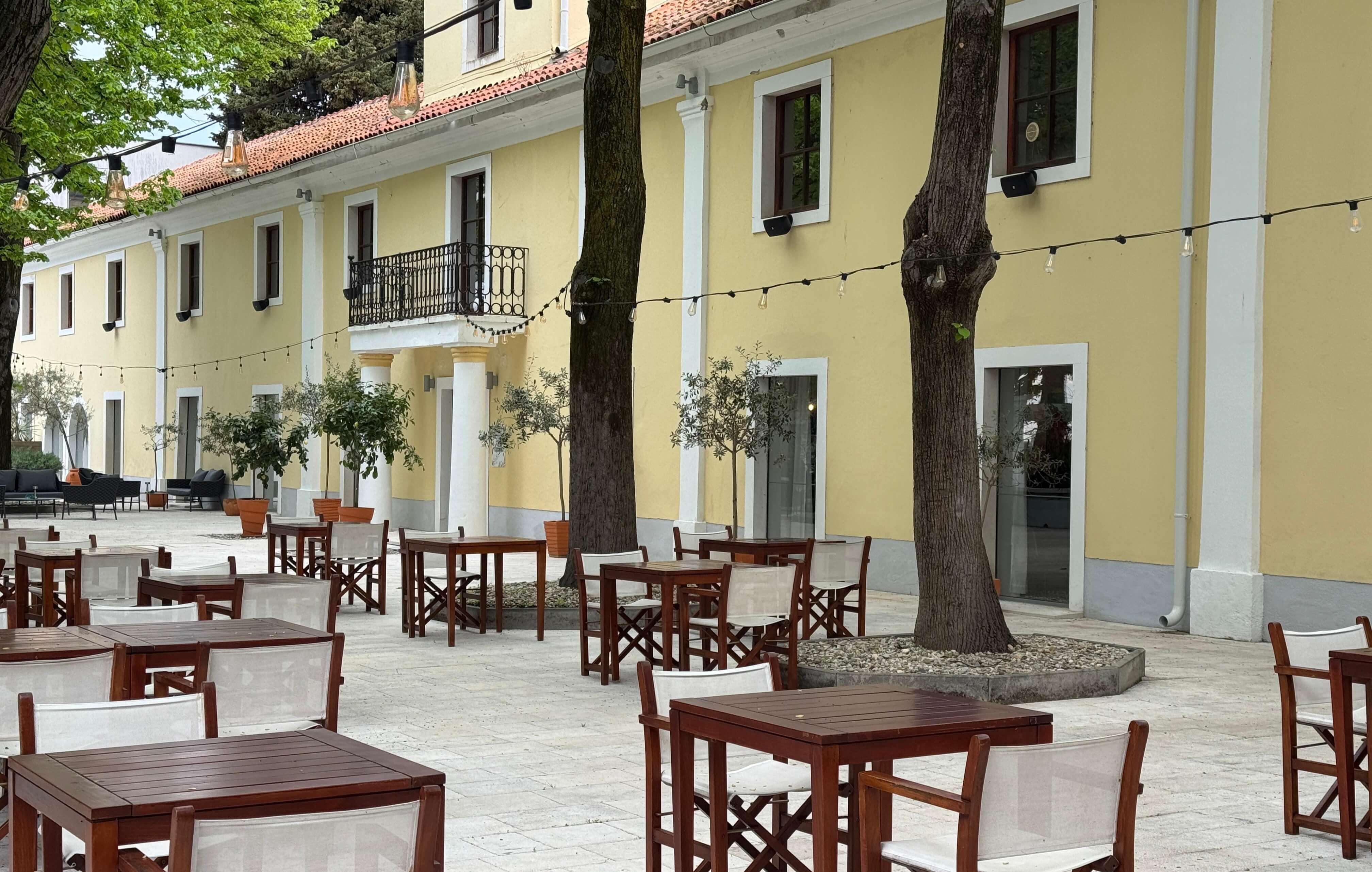 Audac Ateo6 vanjski zvu�nici na terasi hotela Falkensteiner – profesionalno ozvu�enje restorana i ugostiteljskih objekata na otvorenom