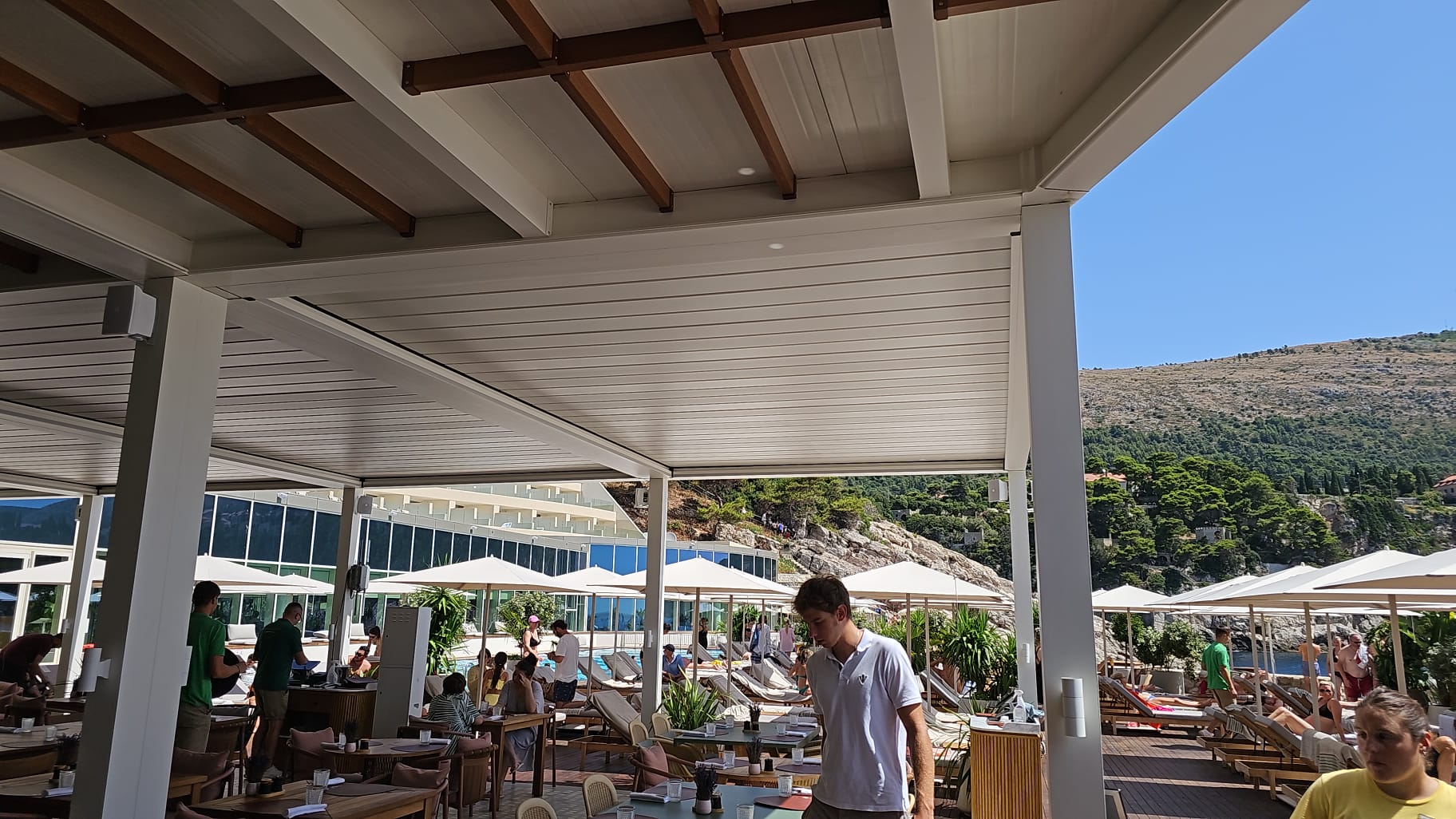 Profesionalno ozvu�enje terase i bazena hotela Rixos Premium Dubrovnik vanjskim Audac zvu�nicima