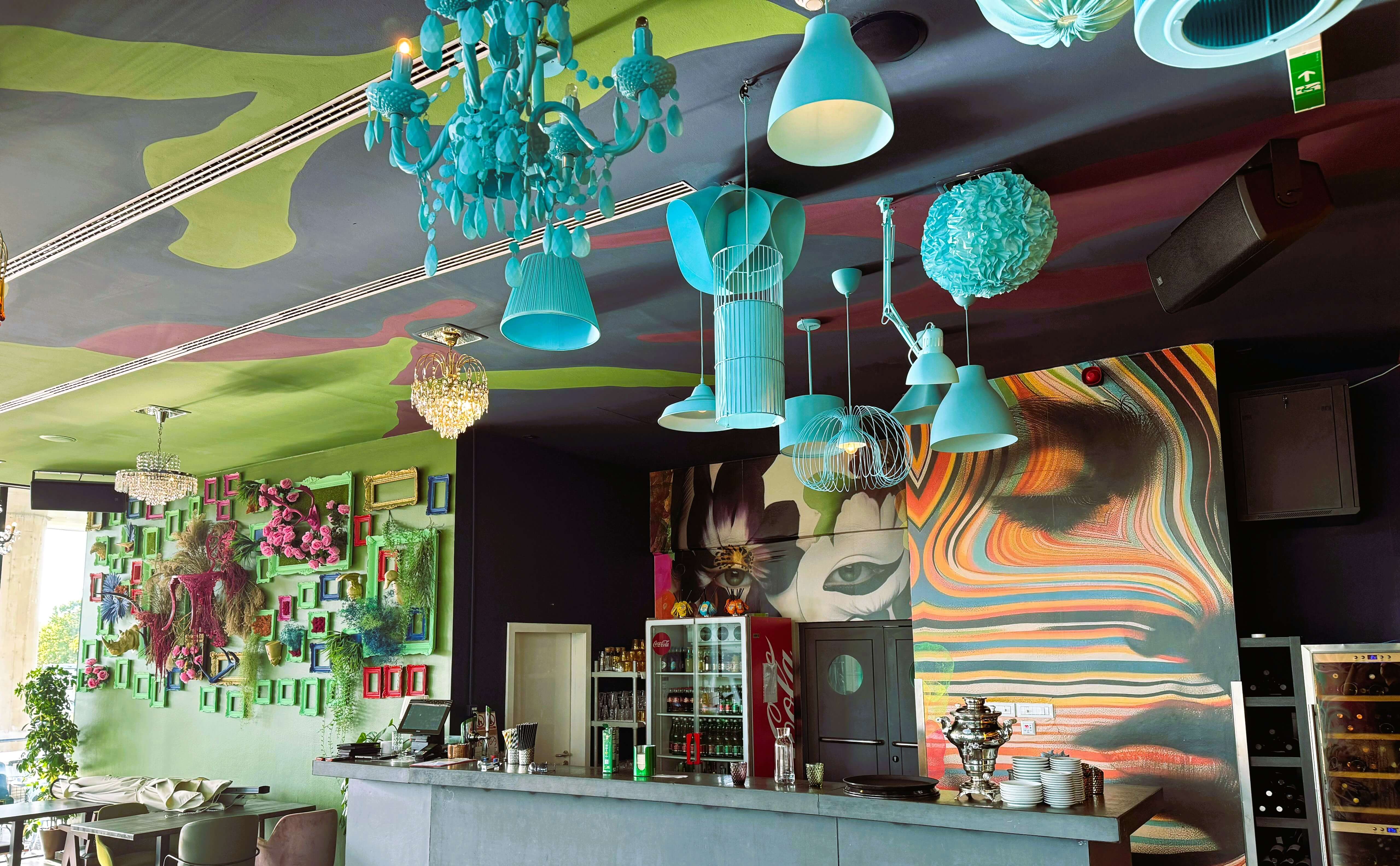 Ozvuenje restorana Rougemarin Bar&Ton s Audac VEXO208-B zvunicima diskretno integriranim u interijeru