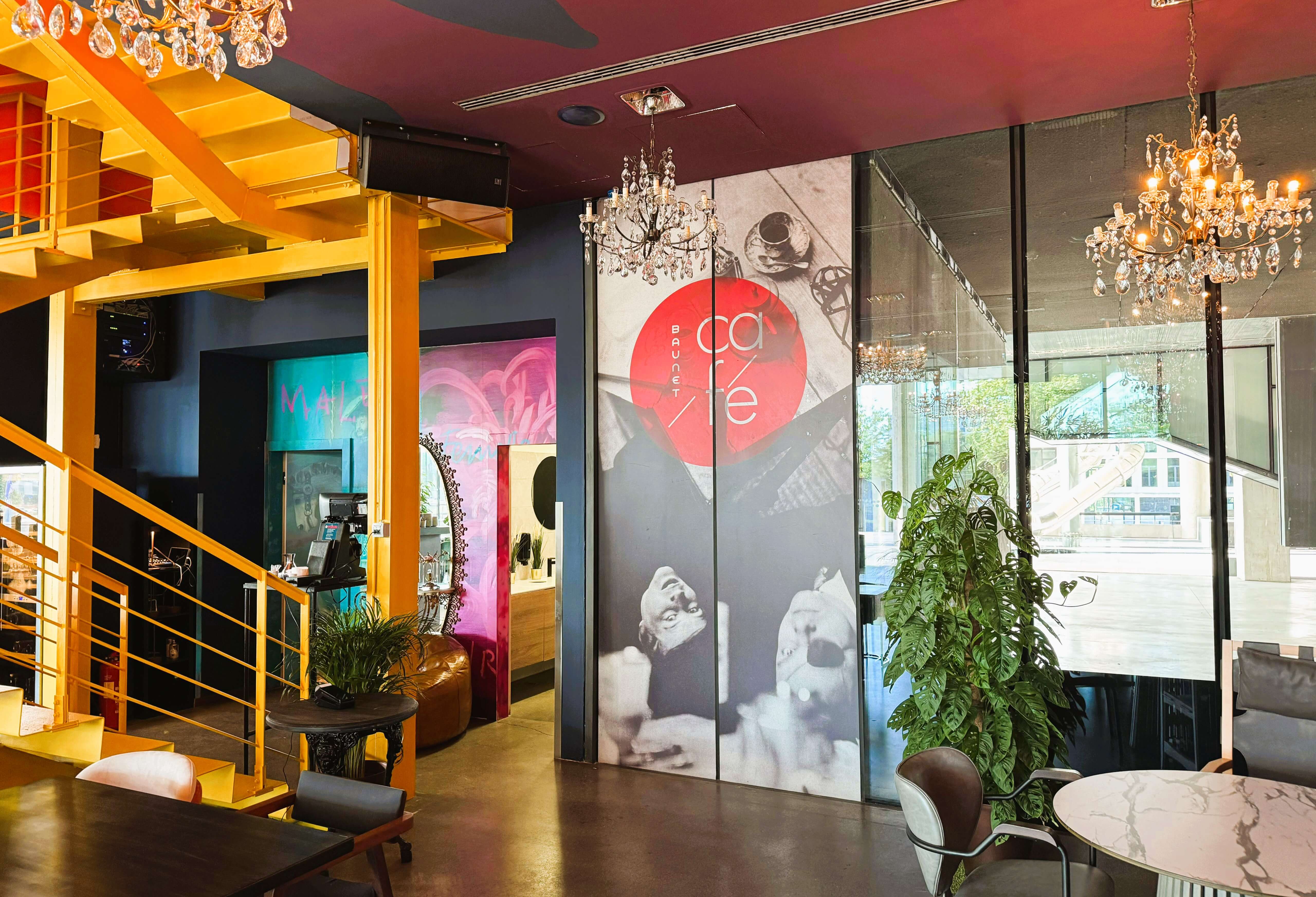 Fleksibilni audio sustav s Audac zvunicima u restoranu Rougemarin Bar&Ton, idealan za pozadinsku glazbu i clubbing