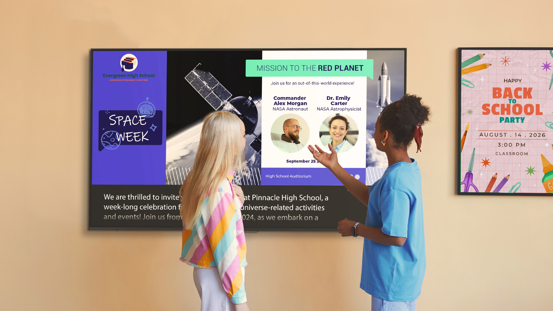 Newline STV+ Pro Series zaslon u edukativnoj ustanovi na kojem studenti prate raspored predavanja