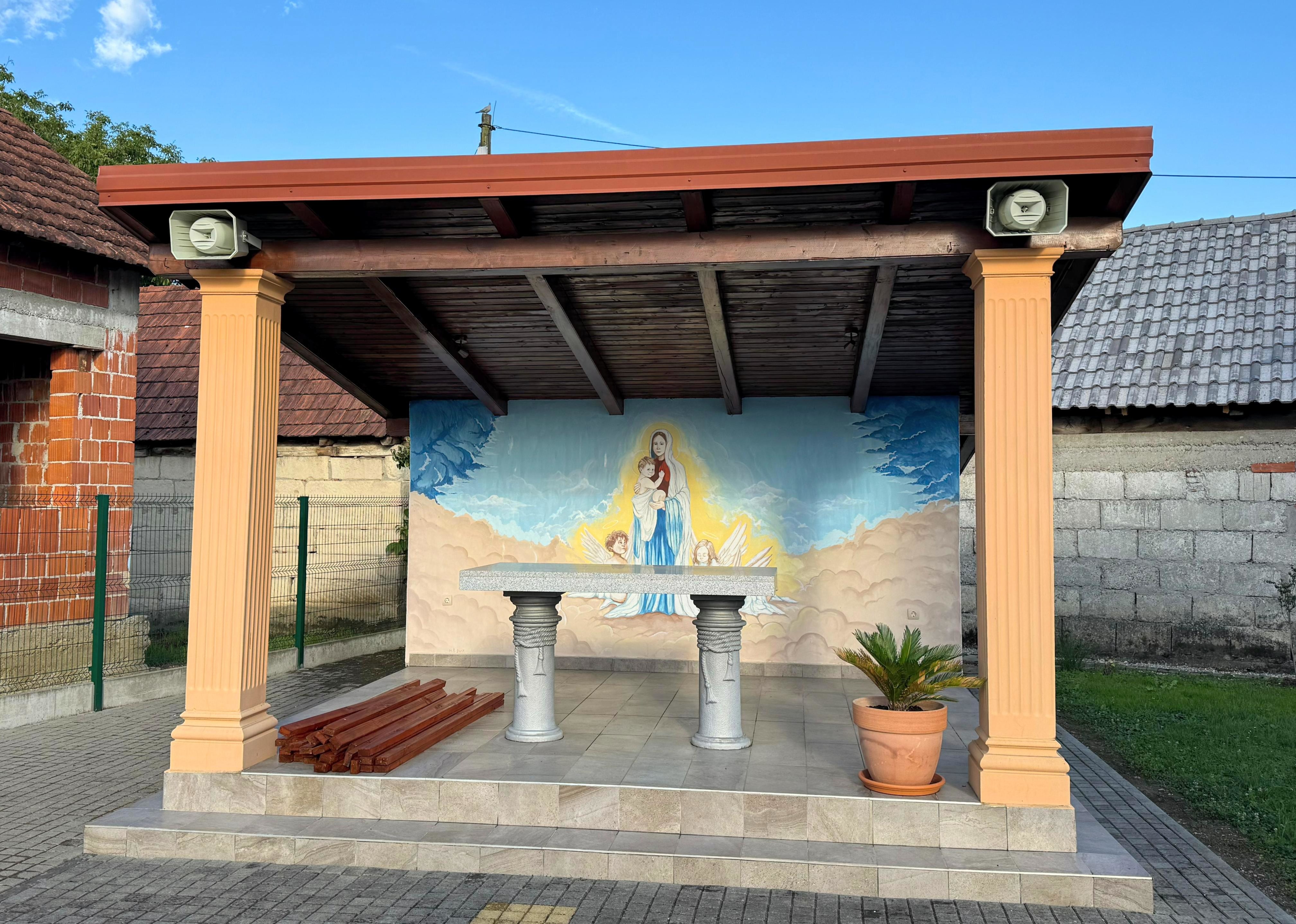 Ozvuenje vanjskog oltara kapelice – profesionalni Audac zvunici