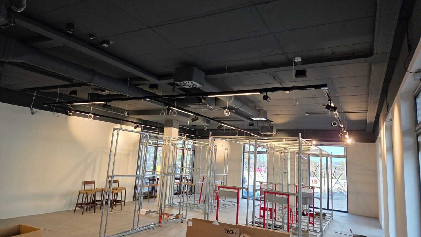 Radovi u showroomu TECE Adria, instalacija zvu�nika i multimedijalnog sustava