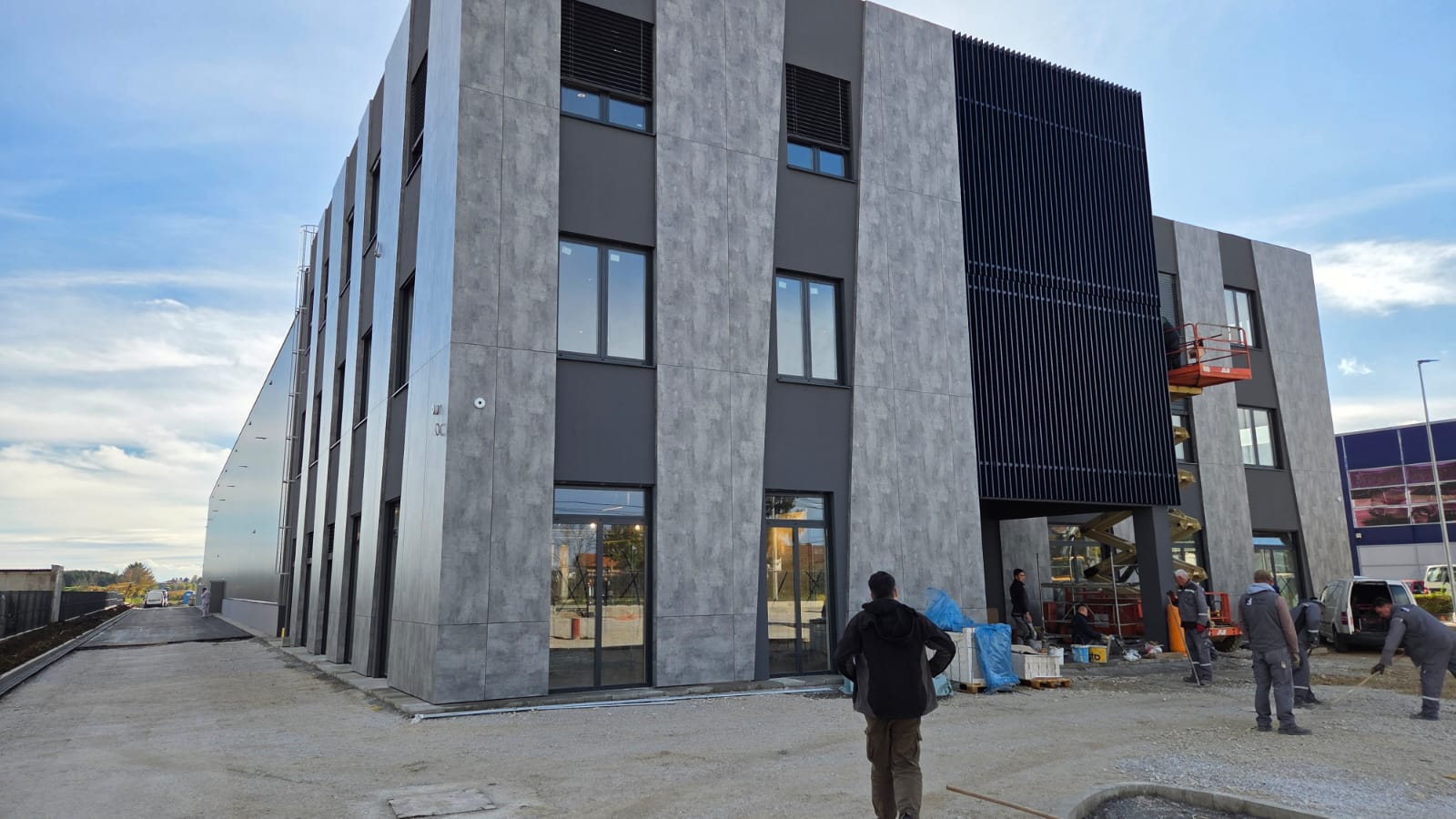 Profesionalno ozvu�enje skladi�ta i logisti�kog centra TECE Adria u Gornjem Stupniku – poslovno-skladi�ni objekt povr�ine 4.000 m² s uredima, showroomom, edukacijskim centrom i distribucijskim skladi�tem