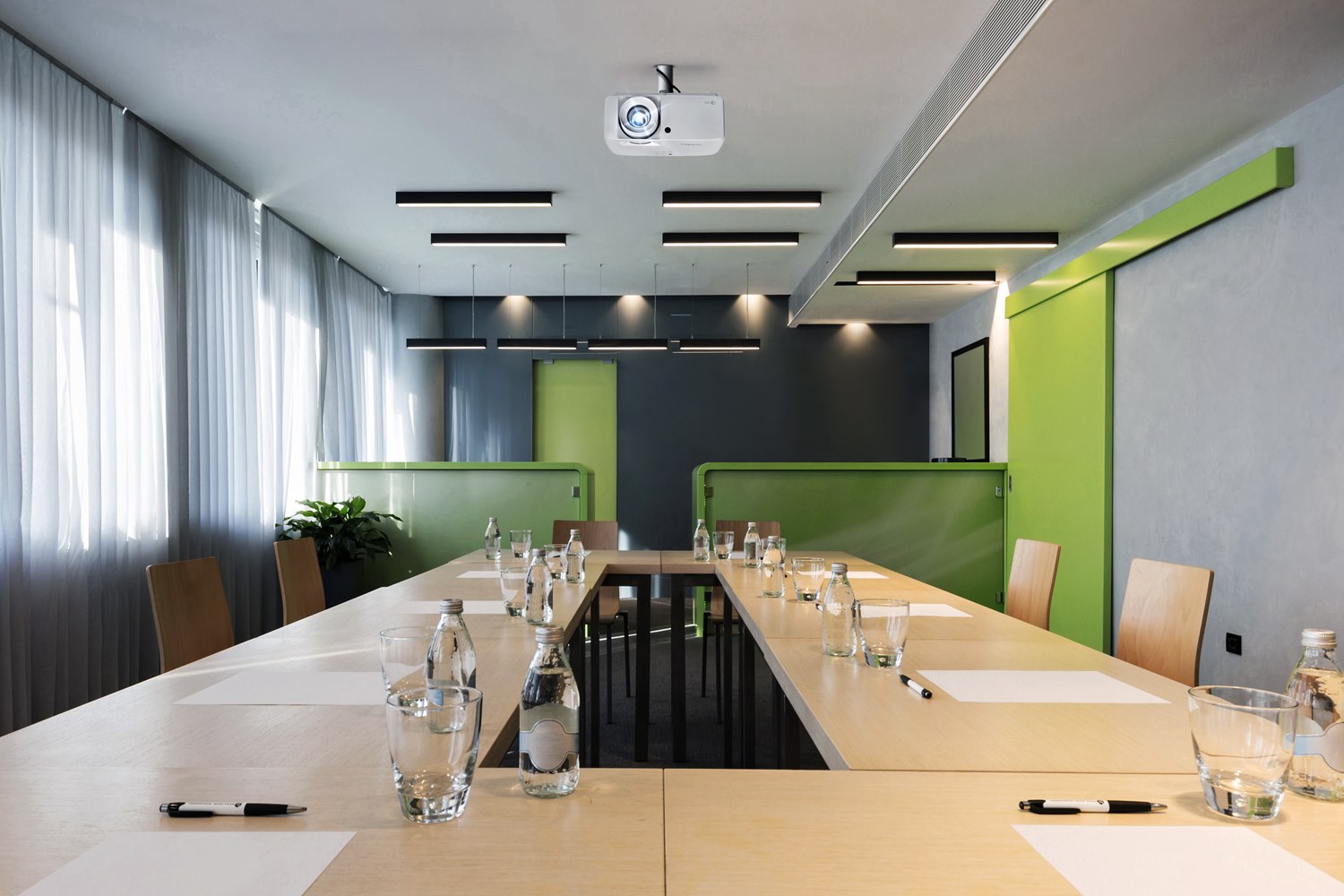 Optoma ZK451 4K UHD laserski projektor za poslovne prostore, u�ionice i profesionalne AV instalacije